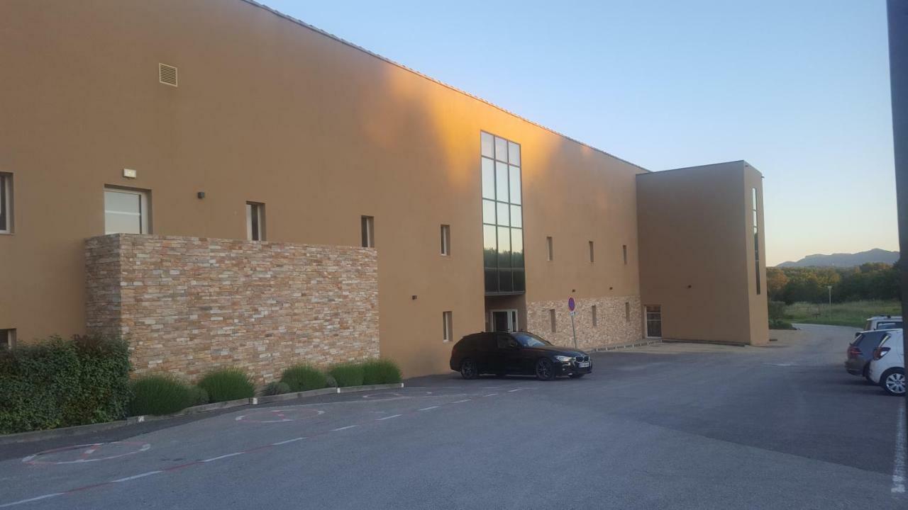 Mercure Aix-En-Provence Sainte-Victoire Châteauneuf-le-Rouge Exterior foto